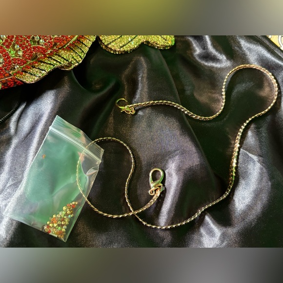 Fish rhinestone purse - Picture 3 of 4